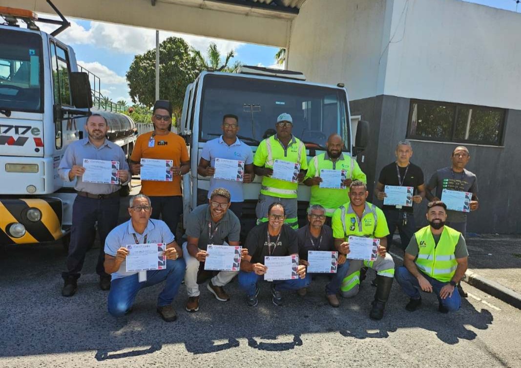 Equipes Bahia Norte e Litoral Norte certificadas para atendimento a carros elétricos e híbridos. Imagem: Divulgação Monte Rodovias.
